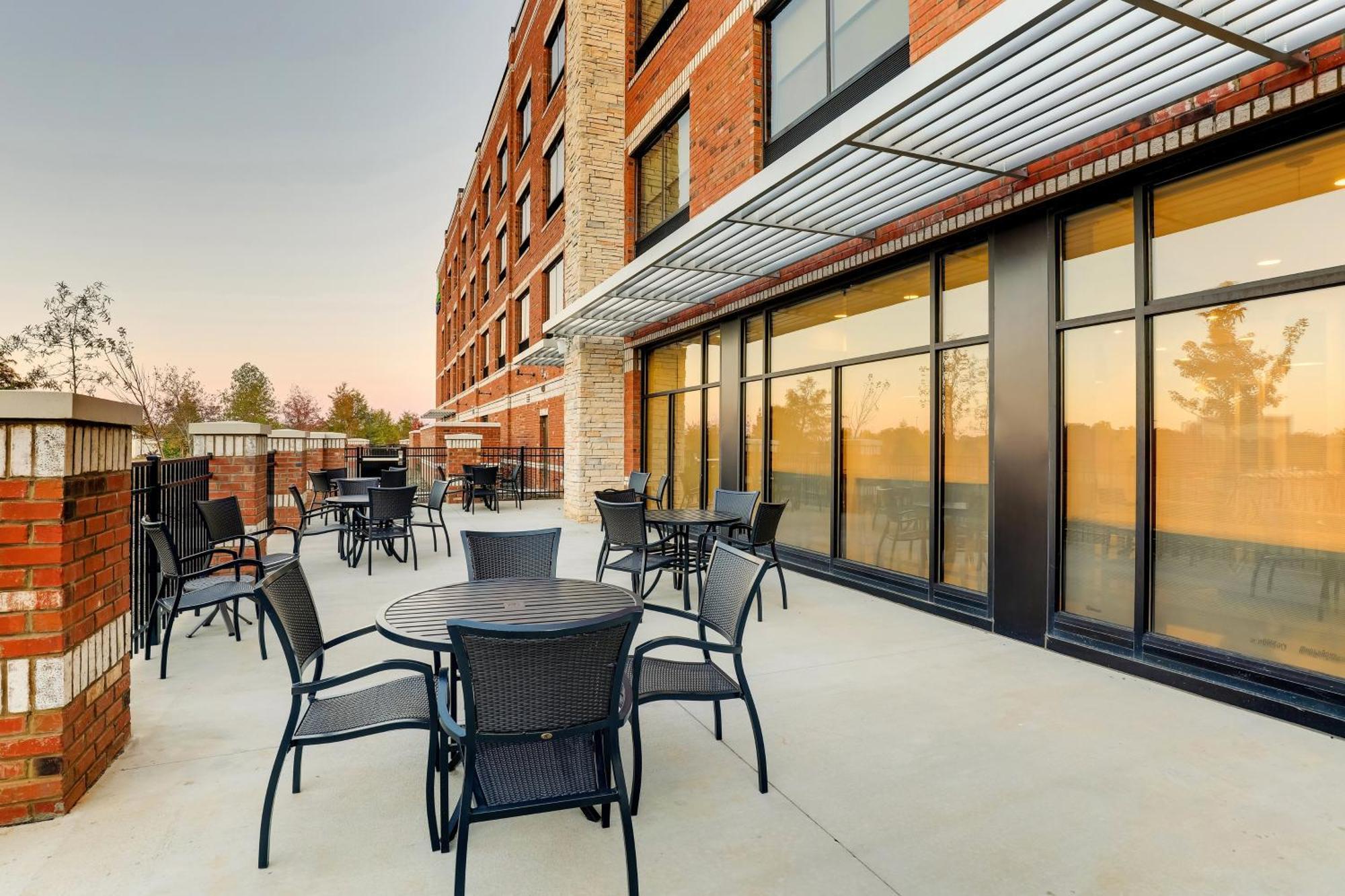 Holiday Inn Express Holly Springs - Raleigh Area By Ihg Buitenkant foto