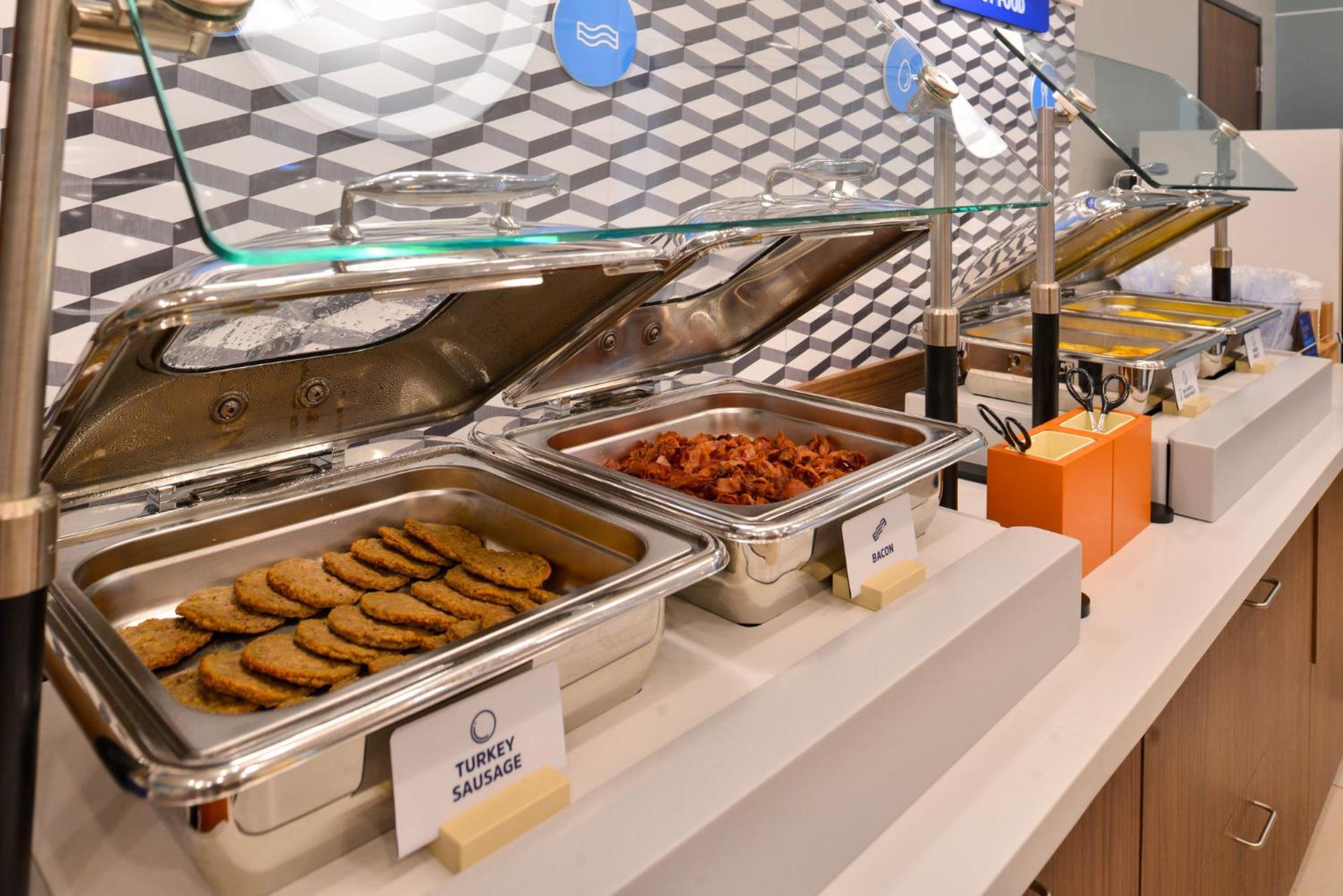 Holiday Inn Express Holly Springs - Raleigh Area By Ihg Buitenkant foto