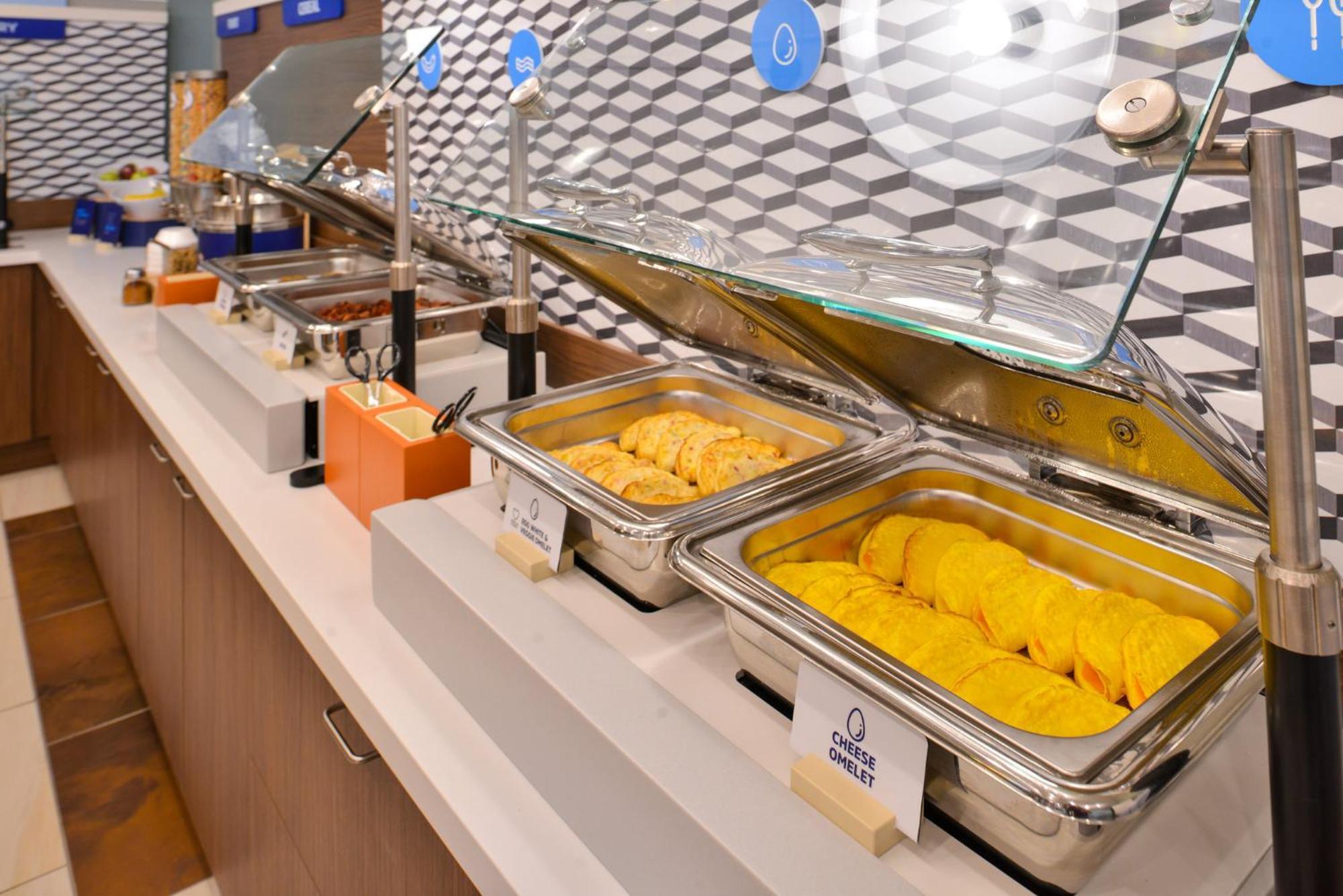 Holiday Inn Express Holly Springs - Raleigh Area By Ihg Buitenkant foto