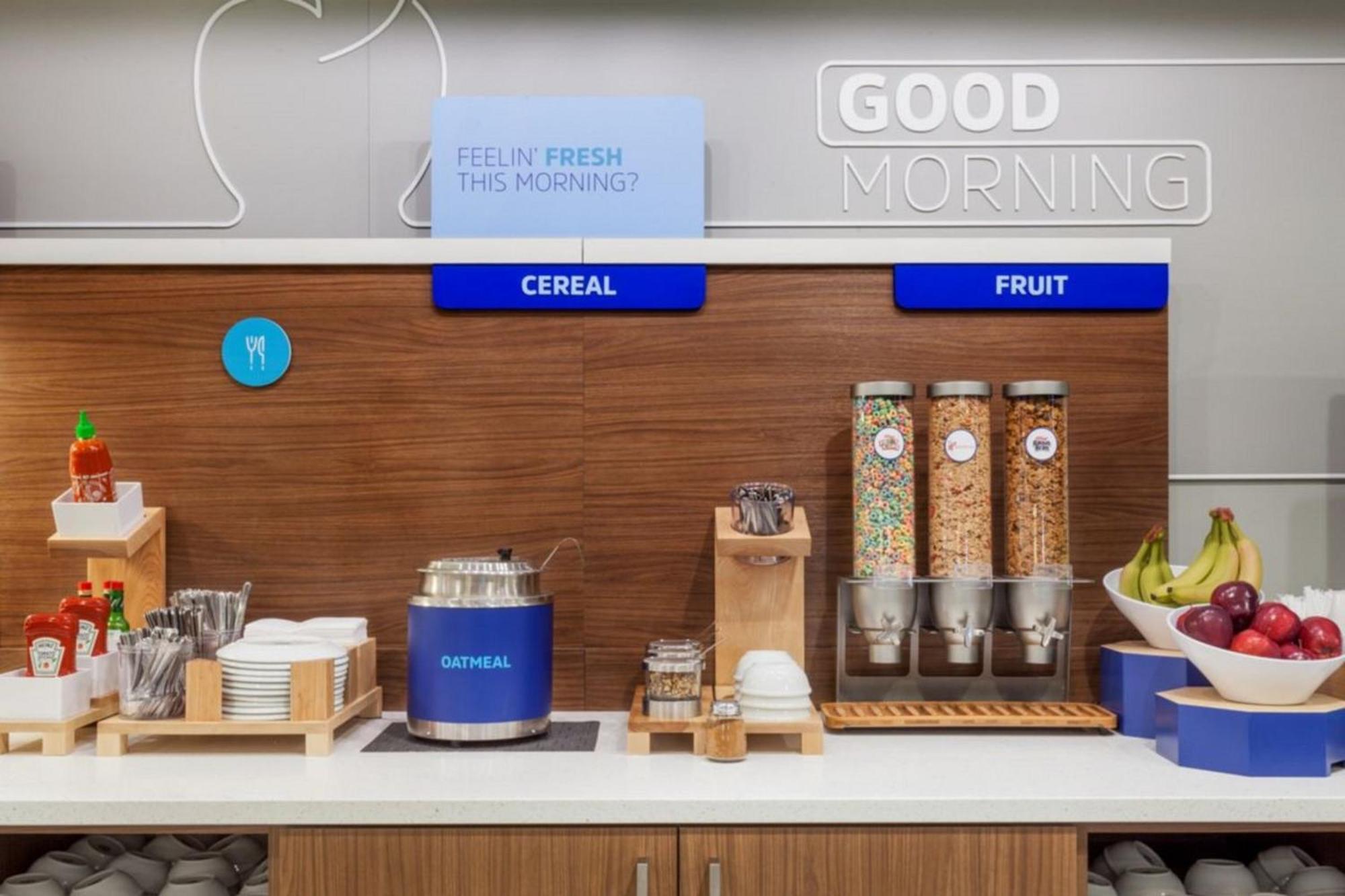 Holiday Inn Express Holly Springs - Raleigh Area By Ihg Buitenkant foto