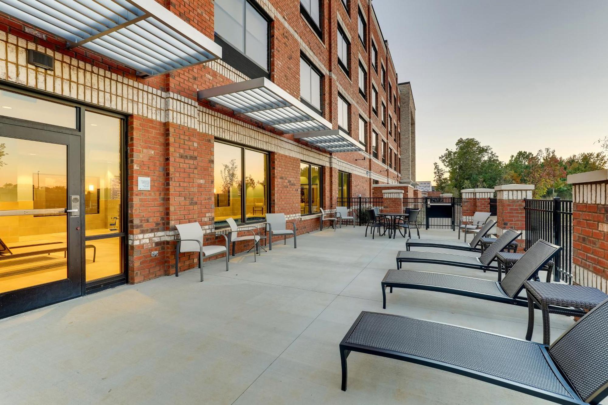 Holiday Inn Express Holly Springs - Raleigh Area By Ihg Buitenkant foto