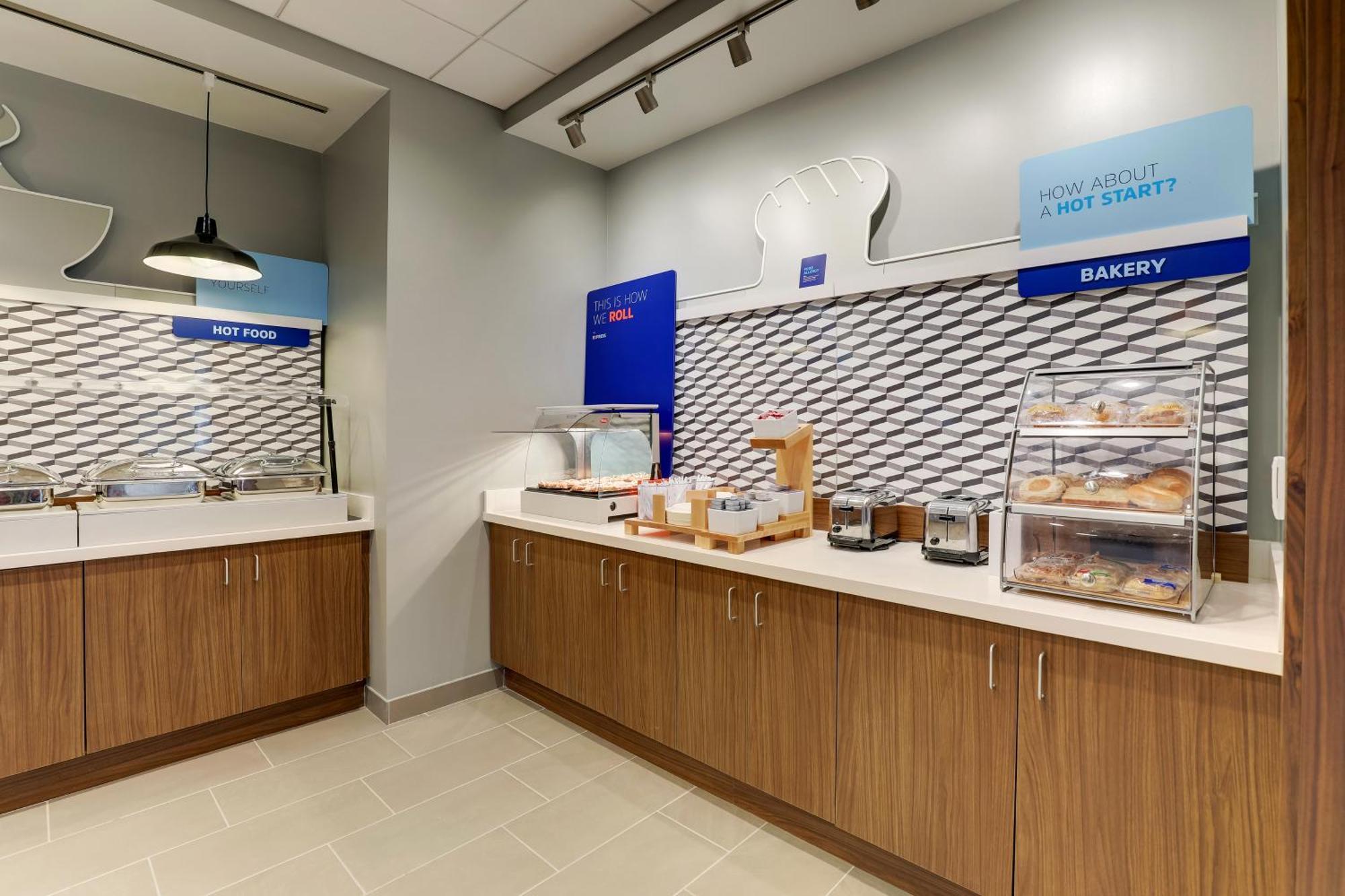 Holiday Inn Express Holly Springs - Raleigh Area By Ihg Buitenkant foto
